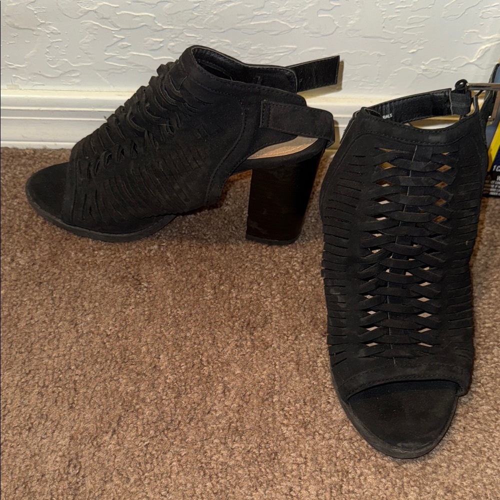 Black Women's Strappy Sandals - Picture 2 of 4